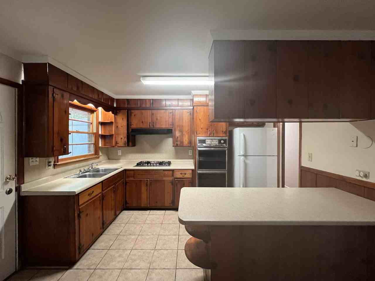 1720 Yarbrough St - Photo 5 of 11