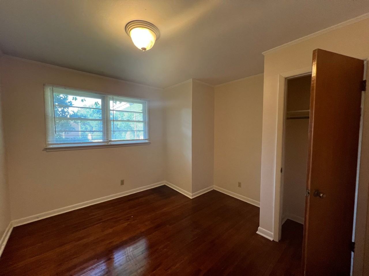 1720 Yarbrough St - Photo 6 of 11