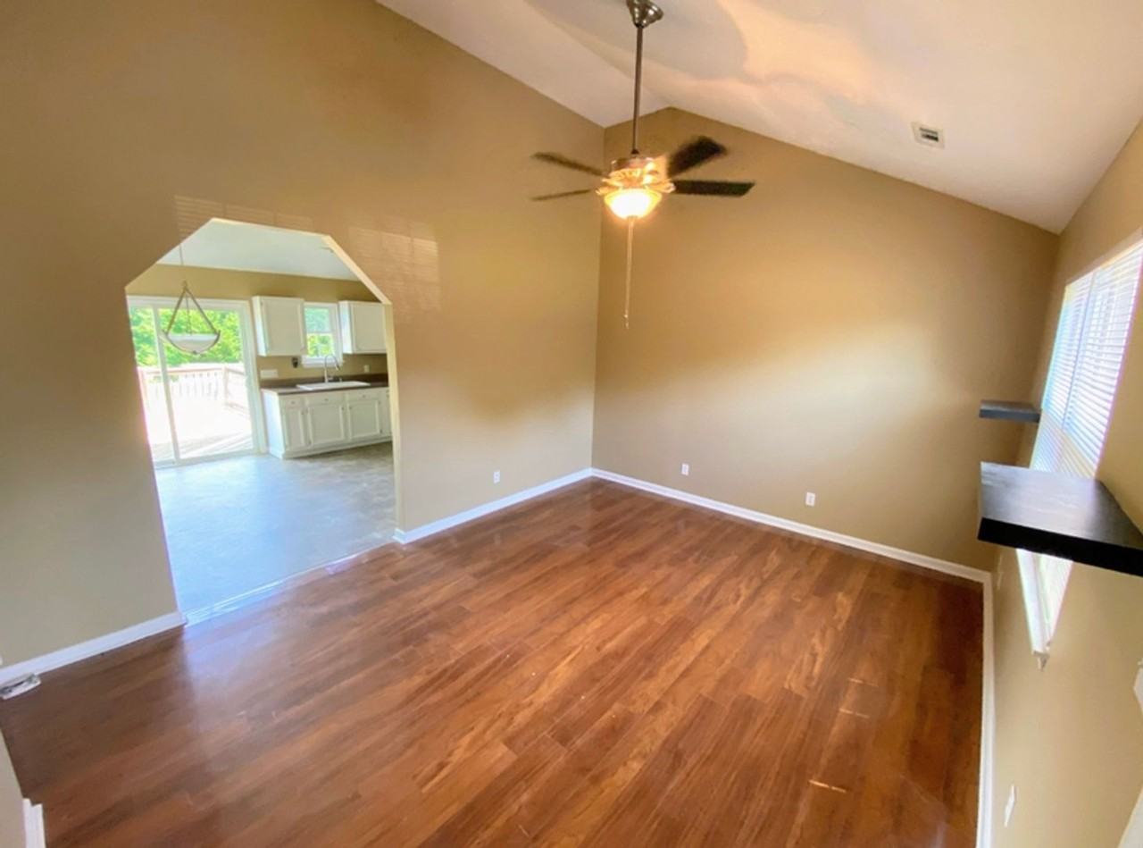 597 Jefferson Manor Dr - Photo 3 of 12