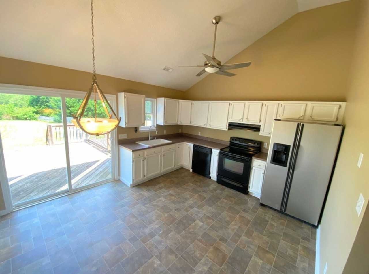 597 Jefferson Manor Dr - Photo 5 of 12