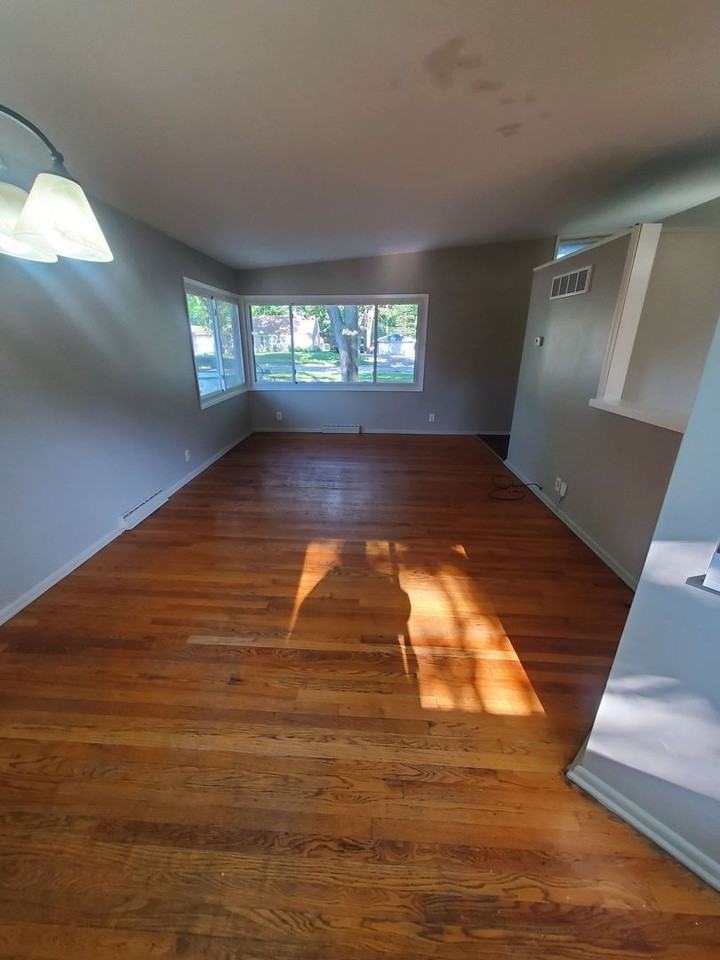 5312 N 107th St - Photo 4 of 9