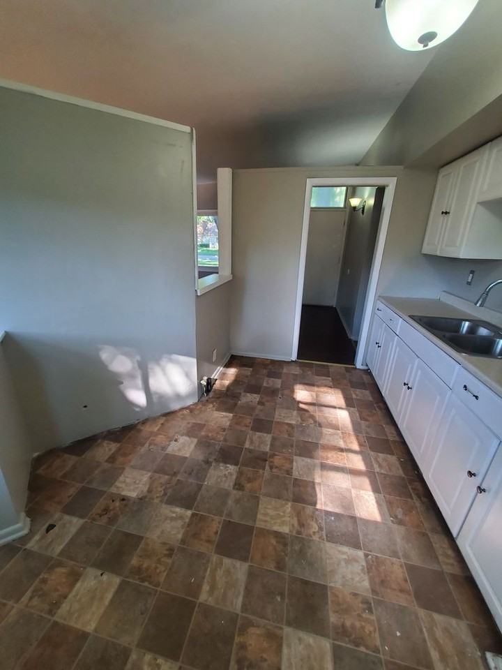5312 N 107th St - Photo 5 of 9
