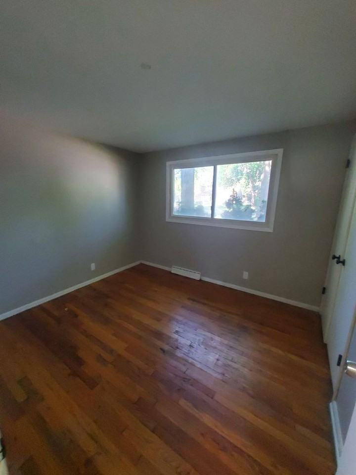5312 N 107th St - Photo 7 of 9