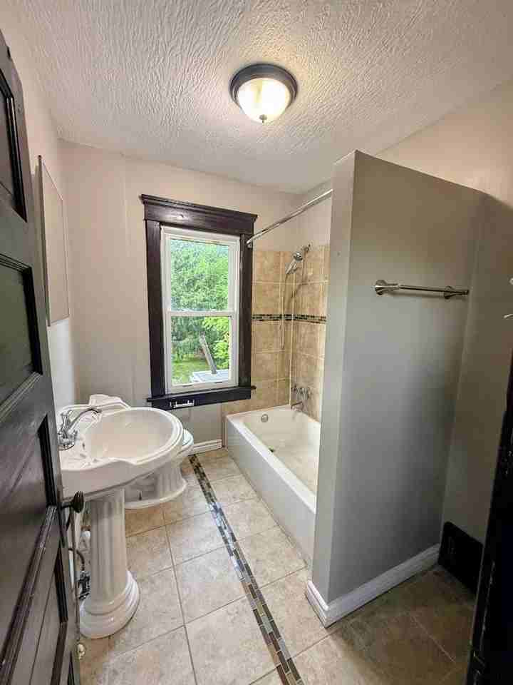 836 Stadelman Ave - Photo 6 of 9