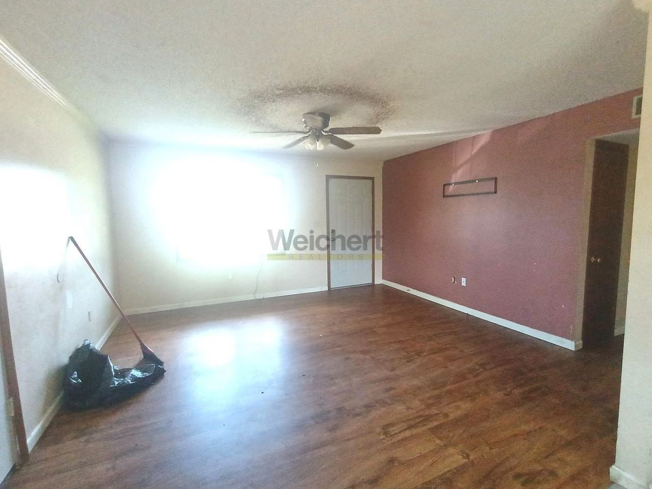 4900 Stidham Ln - Photo 2 of 9