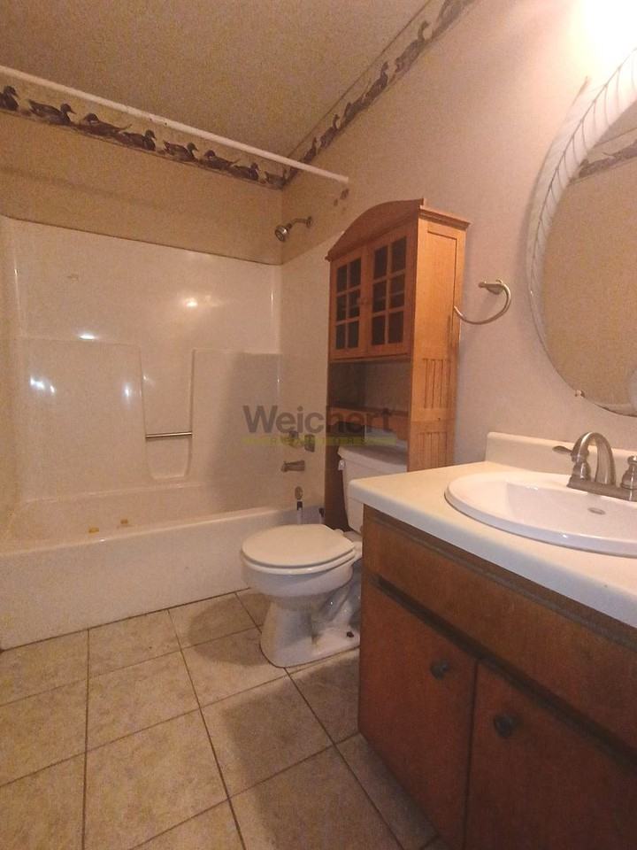 4900 Stidham Ln - Photo 5 of 9