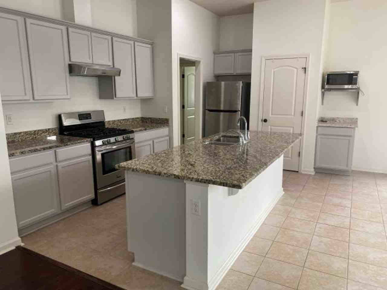 510 Greenwich Dr - Photo 2 of 12