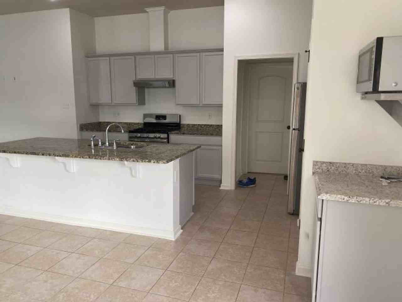 510 Greenwich Dr - Photo 3 of 12