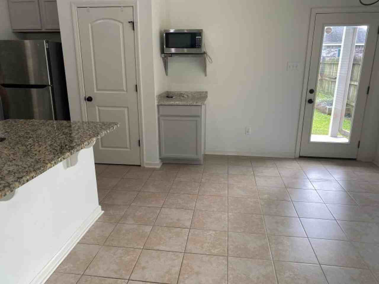 510 Greenwich Dr - Photo 4 of 12