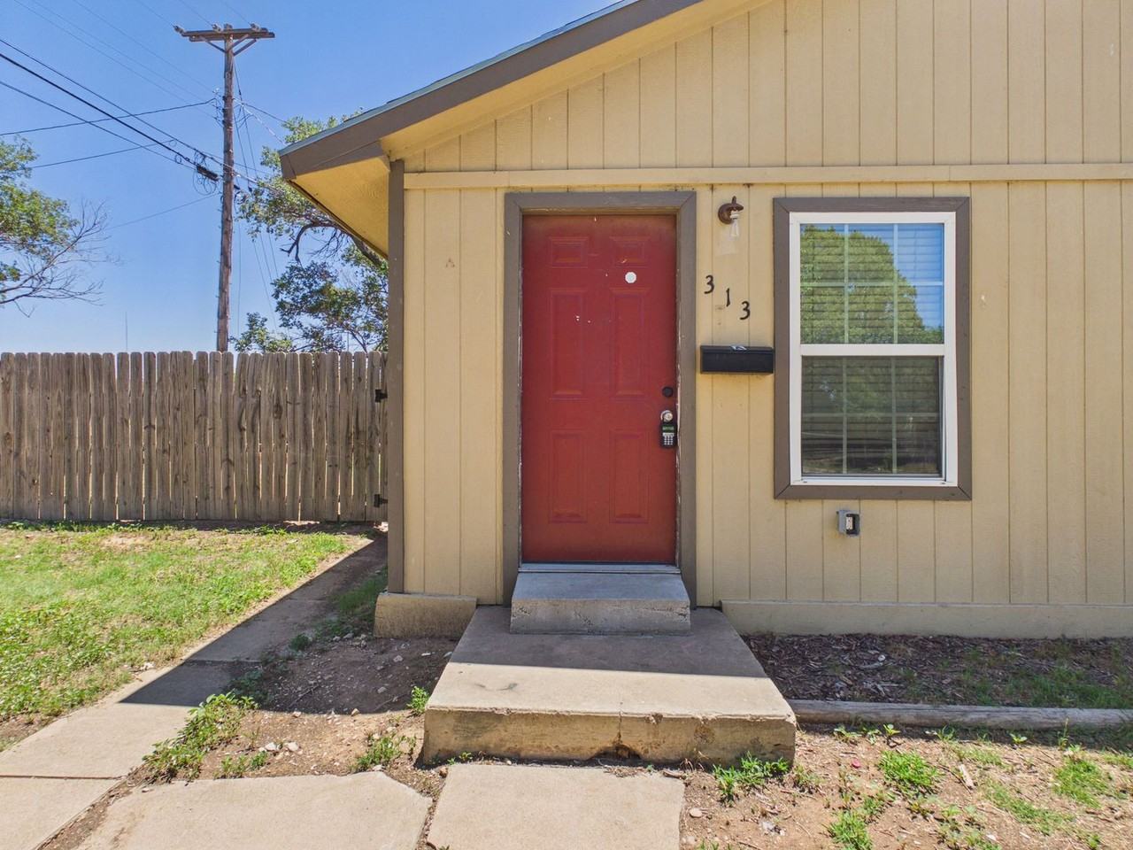 313 Sw 35th Ave - Photo 2 of 10