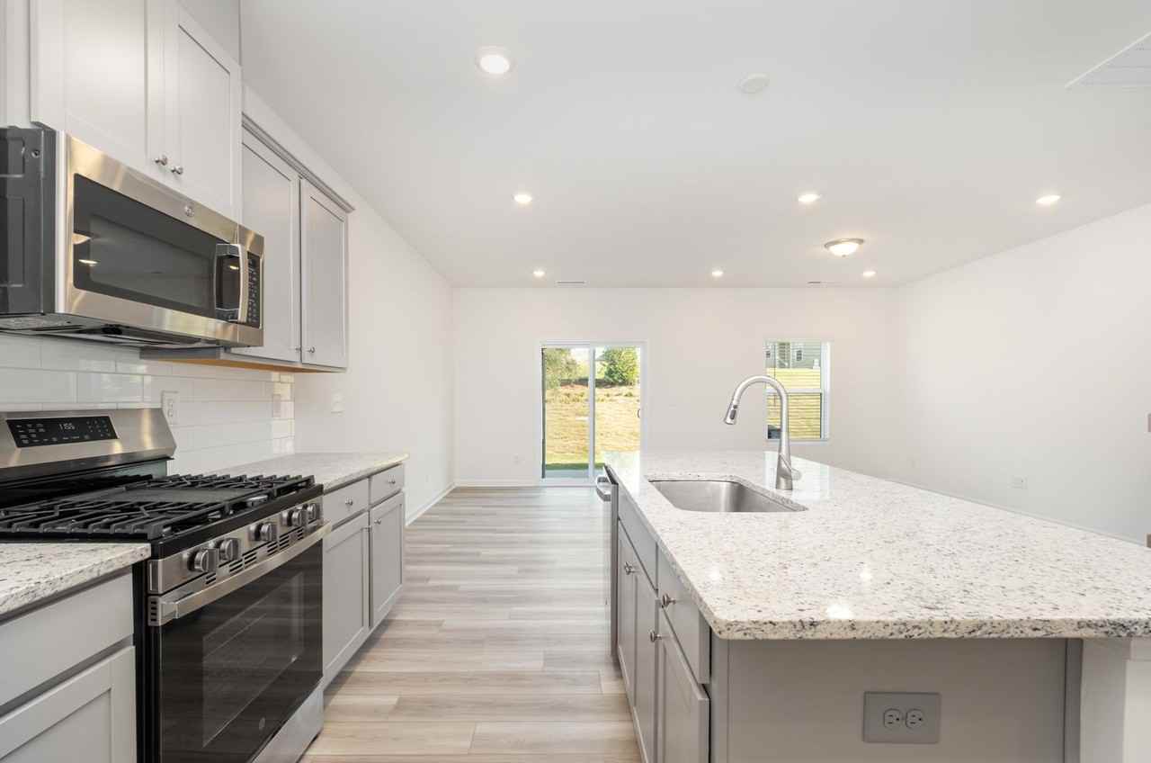 3234 Lilac Grove Dr - Photo 2 of 16