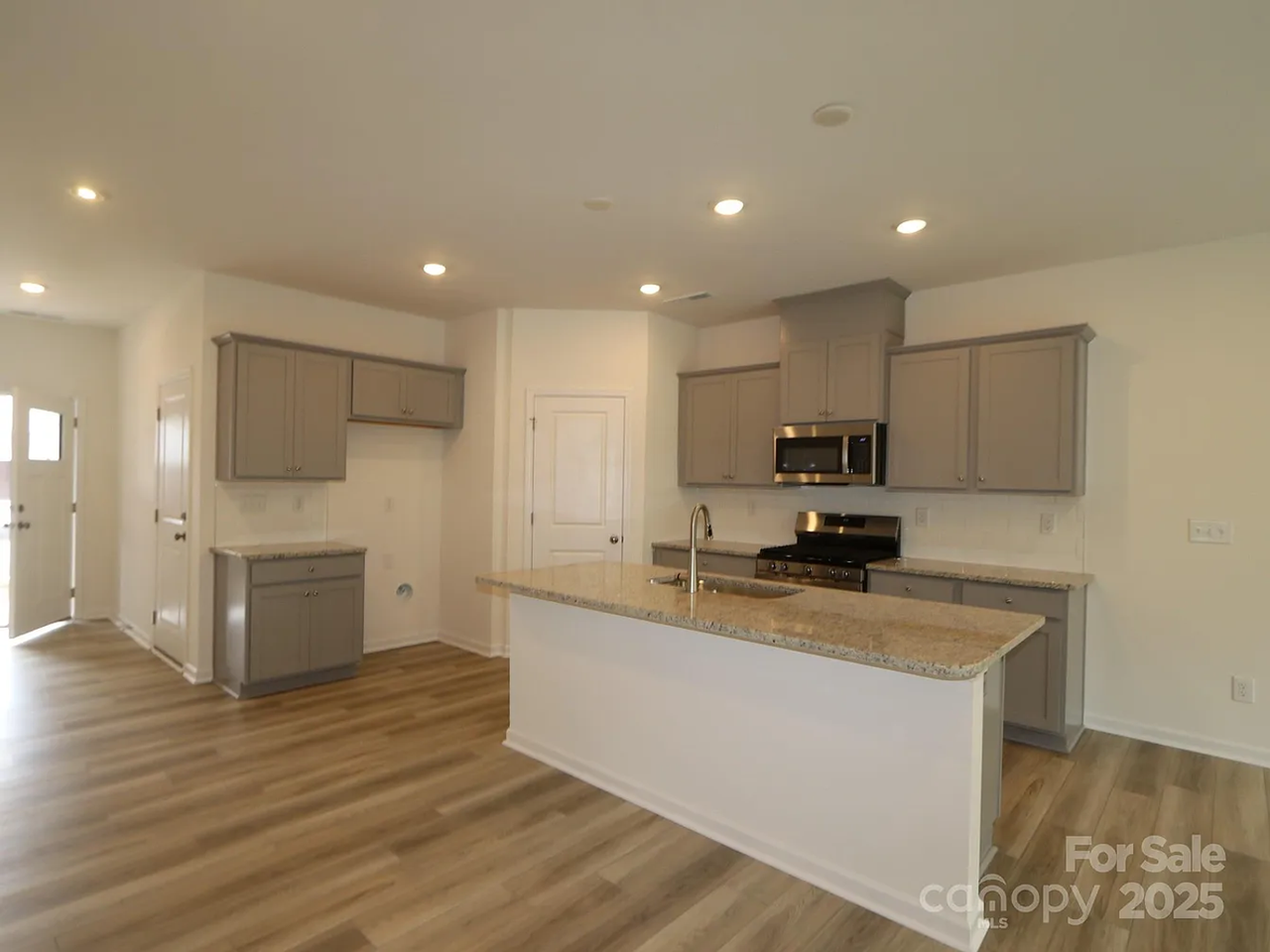 3234 Lilac Grove Dr - Photo 3 of 16