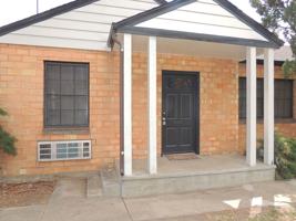 featured image of 923 N 12th St