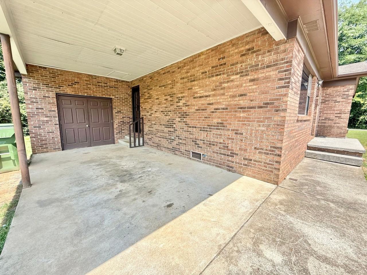 916 Brentwood Dr - Photo 4 of 13