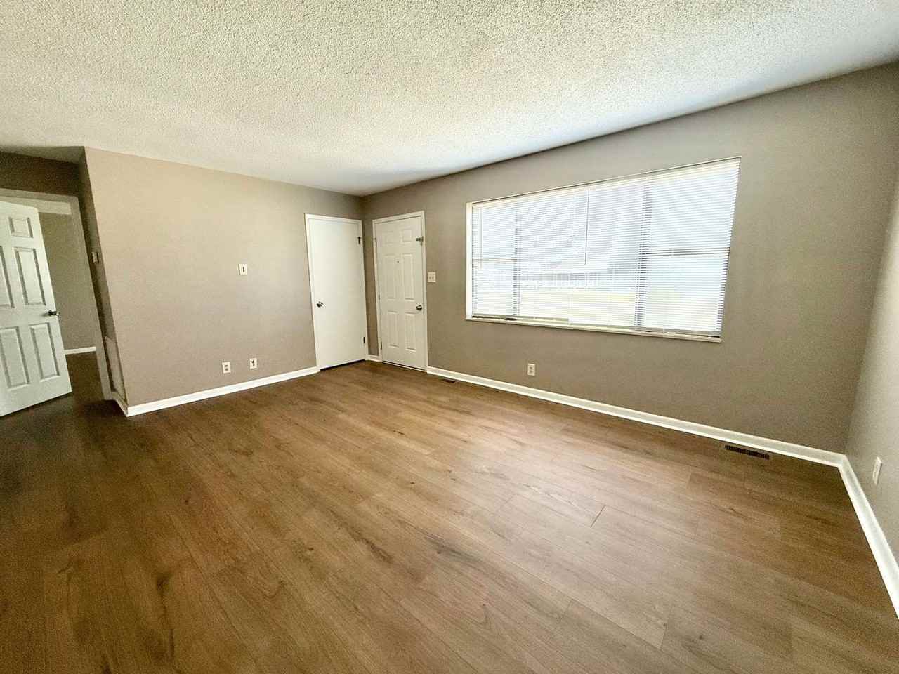 916 Brentwood Dr - Photo 5 of 13