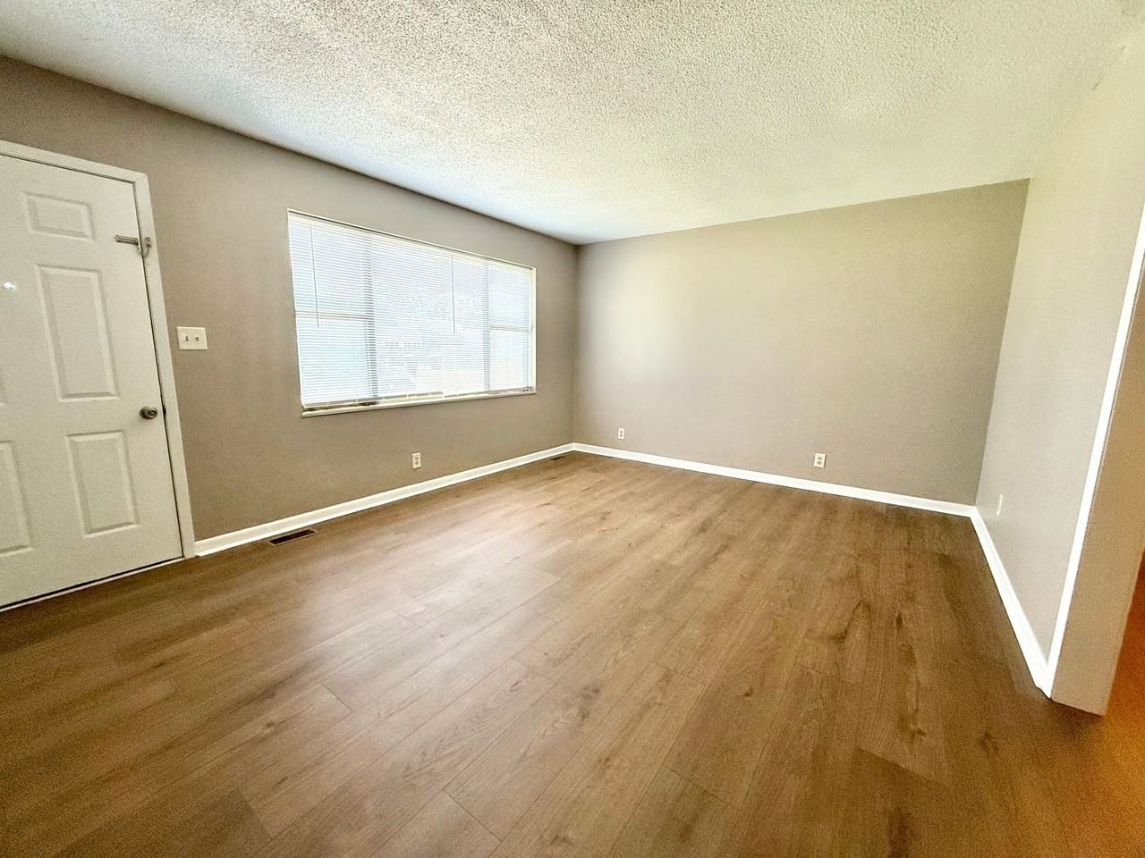 916 Brentwood Dr - Photo 6 of 13