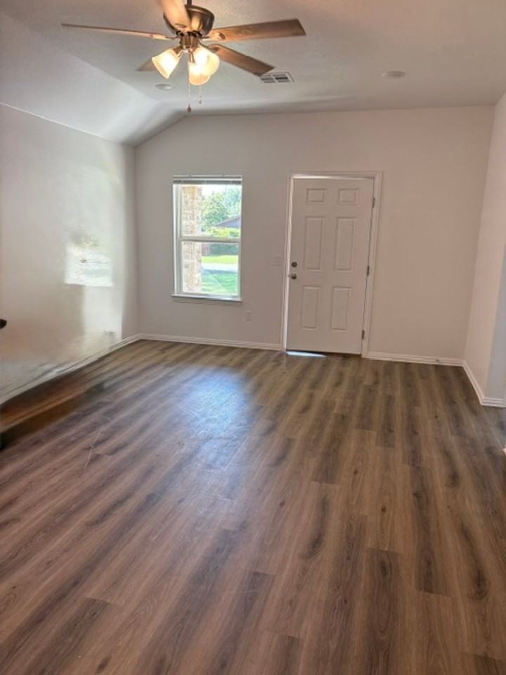 607 W Wolf St - Photo 4 of 18