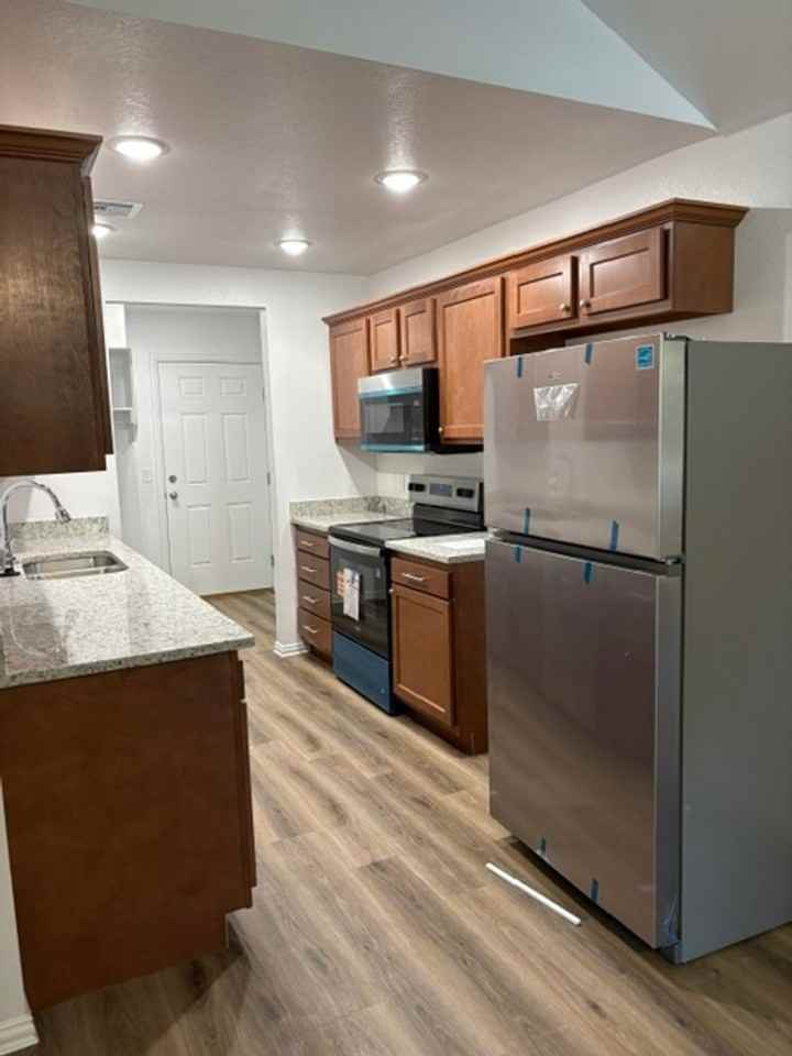 607 W Wolf St - Photo 5 of 18