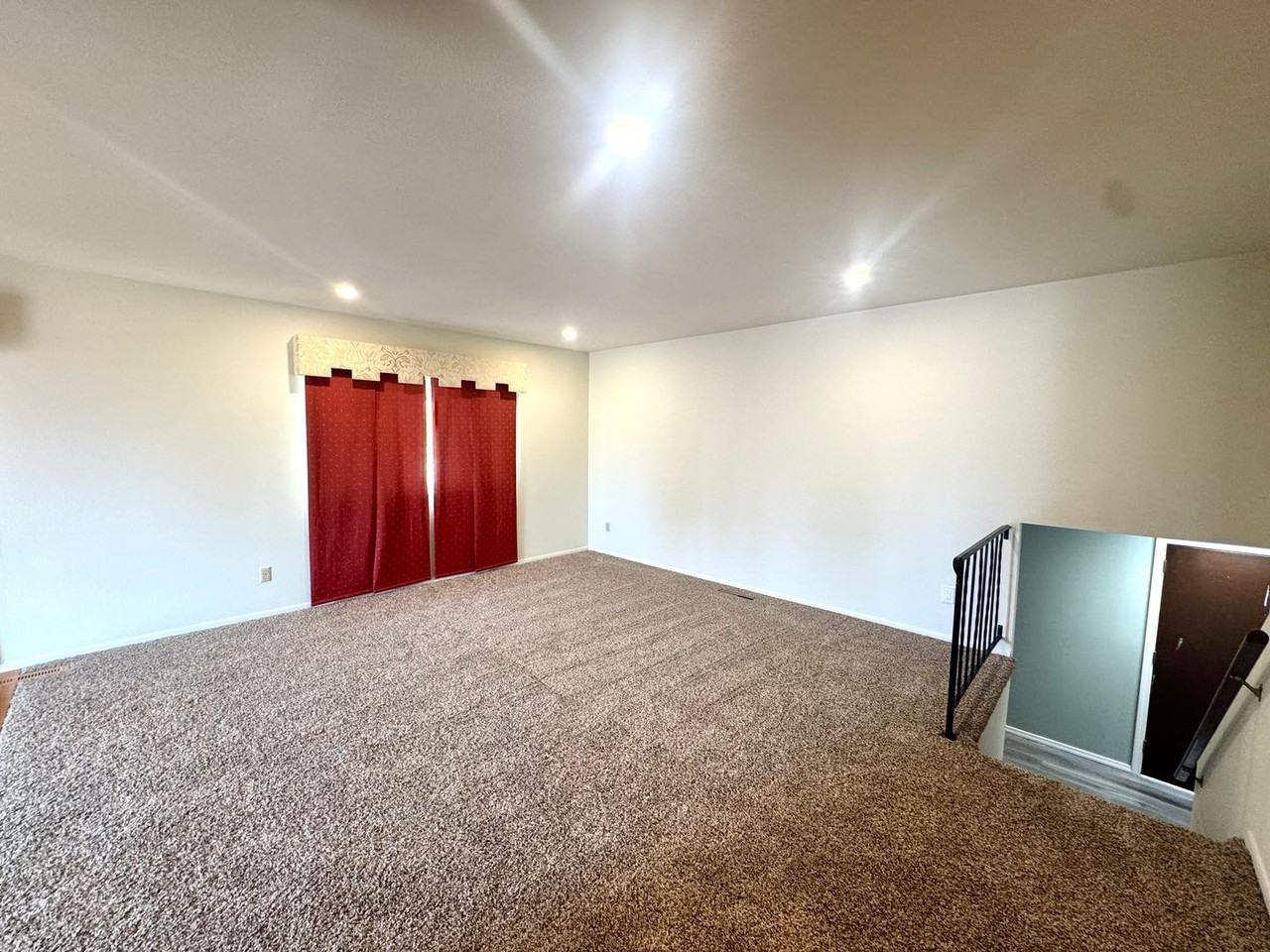 1575 Hiawatha Dr - Photo 4 of 48