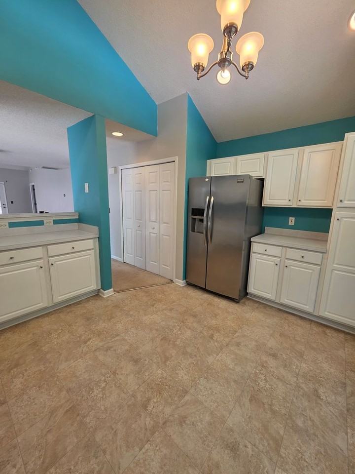 5028 Bartholomews Ln - Photo 4 of 17