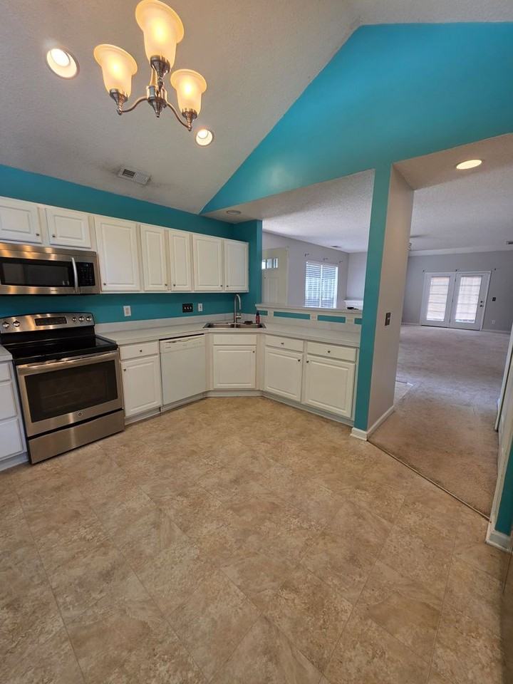 5028 Bartholomews Ln - Photo 5 of 17