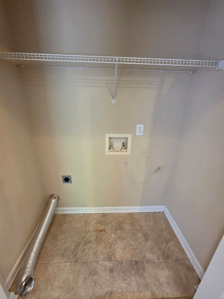 5028 Bartholomews Ln - Photo 6 of 17