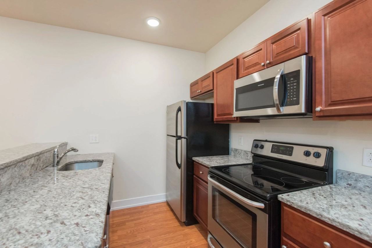 1405 N Sydenham St - Photo 2 of 15