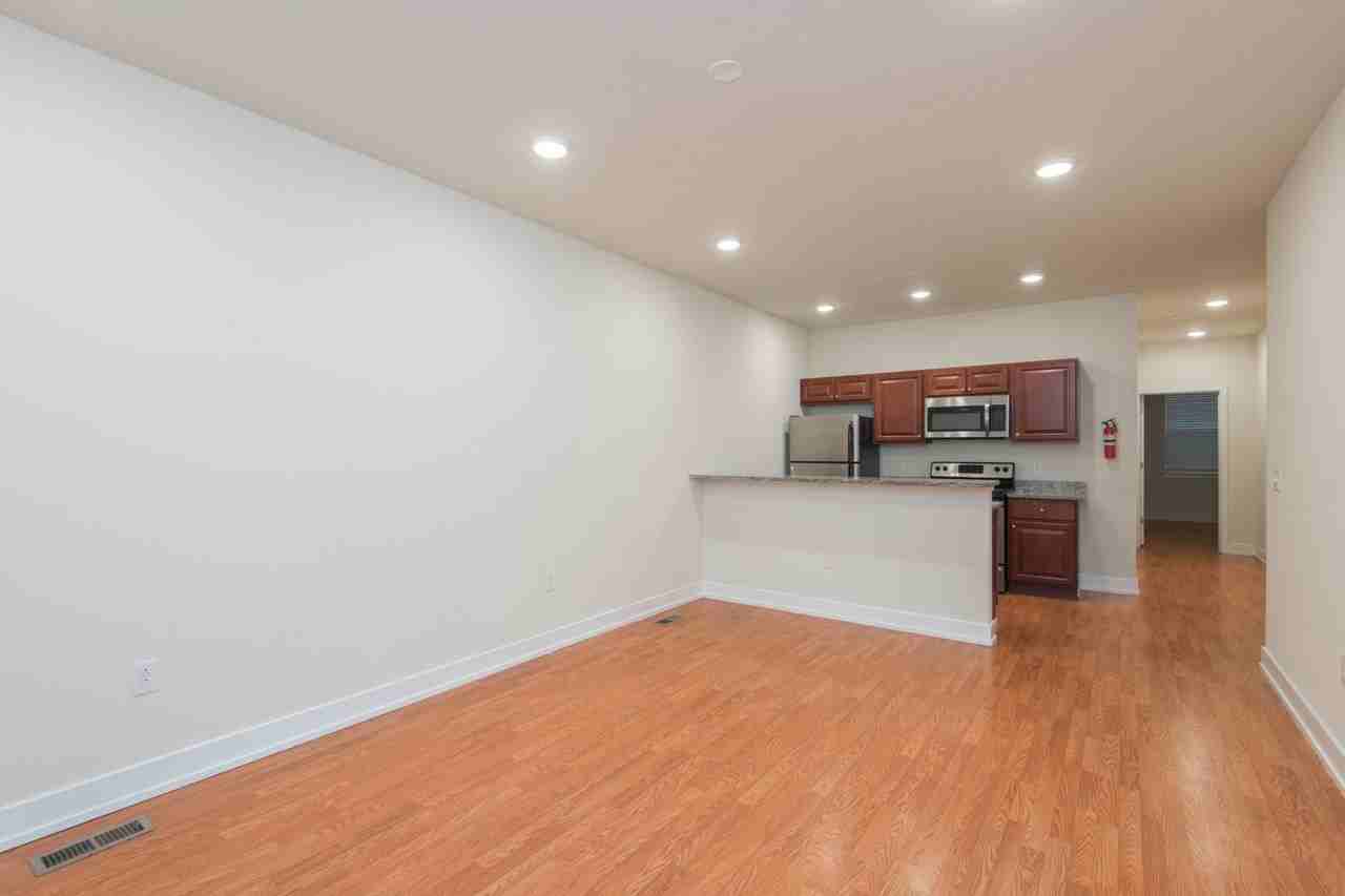 1405 N Sydenham St - Photo 4 of 15