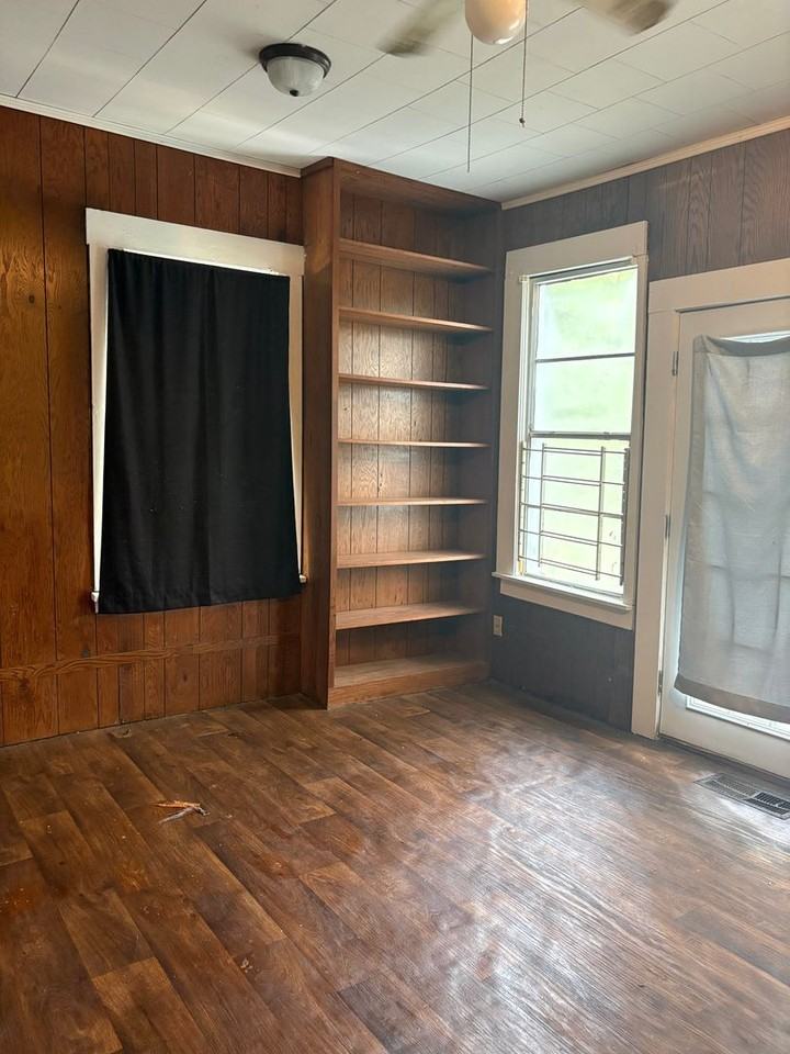 533 Merrick St - Photo 2 of 6