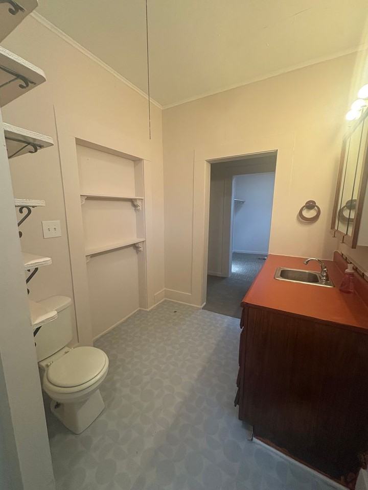 533 Merrick St - Photo 5 of 6