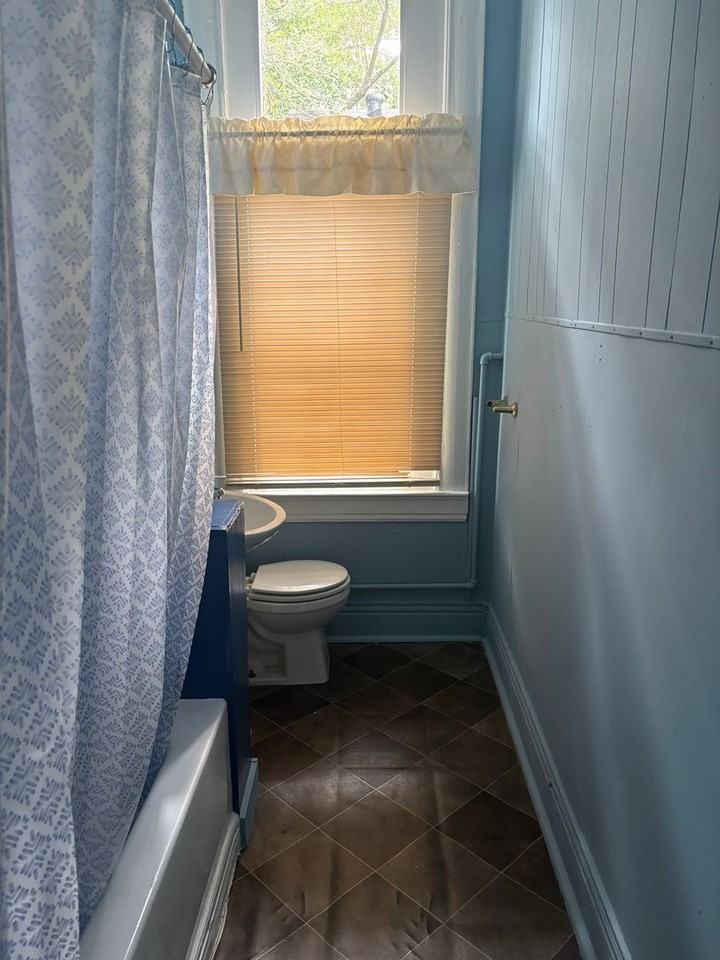 533 Merrick St - Photo 2 of 5