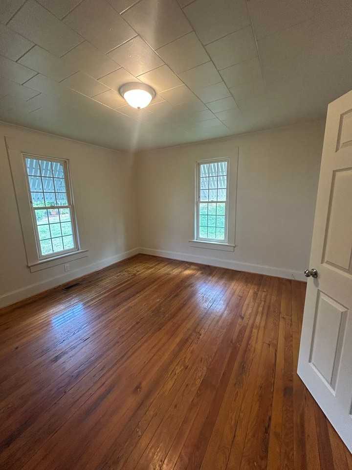 216 Randolph St - Photo 3 of 8