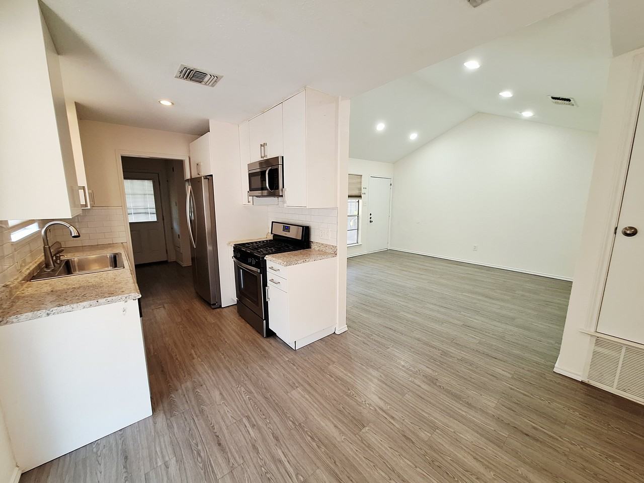 1200 Inland Grn #A - Photo 5 of 18