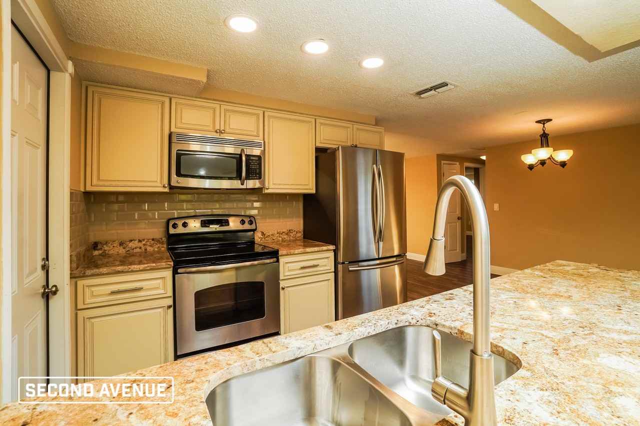 11725 Meadow Dr - Photo 2 of 18