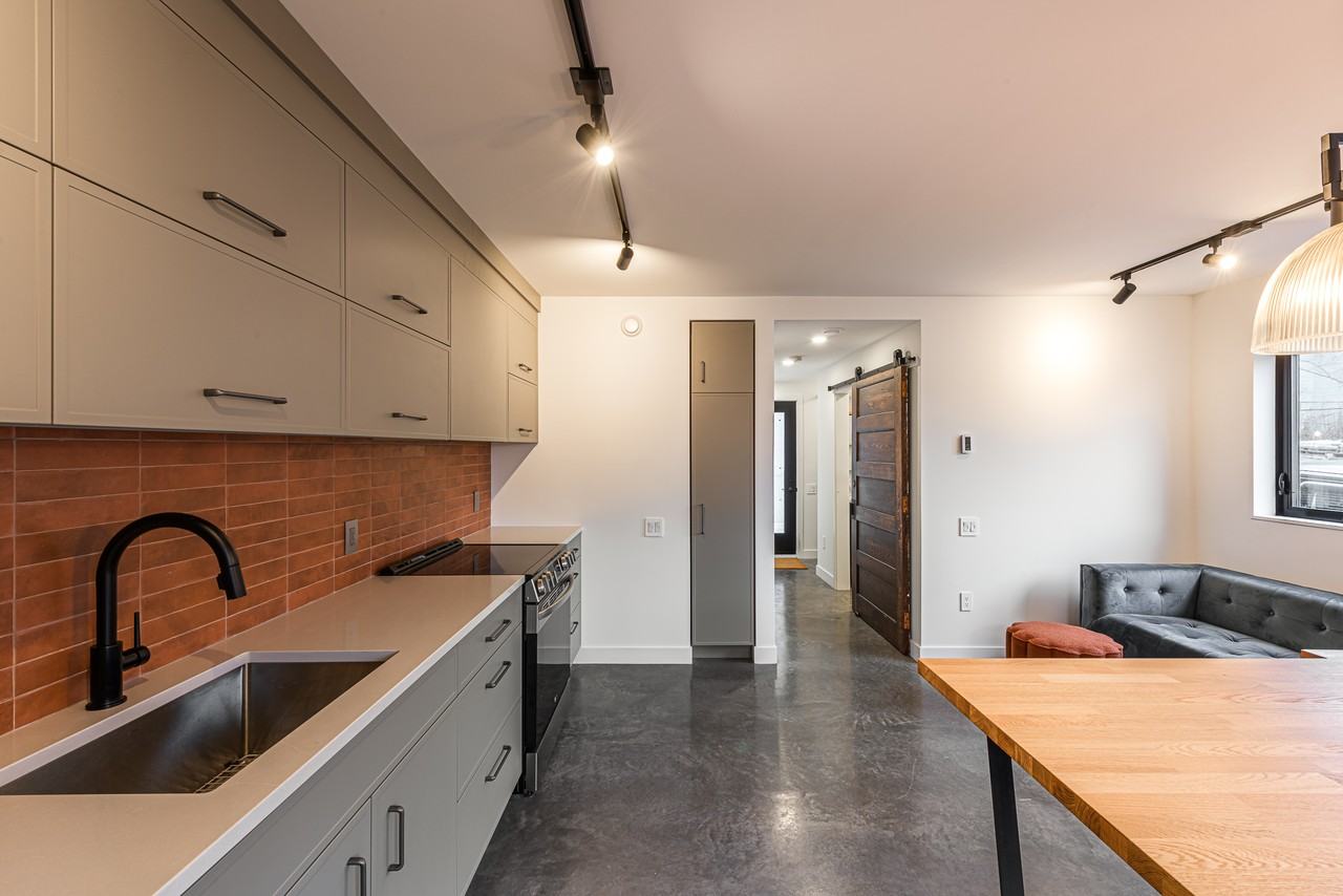 2398 Creighton St #1 - Photo 4 of 11