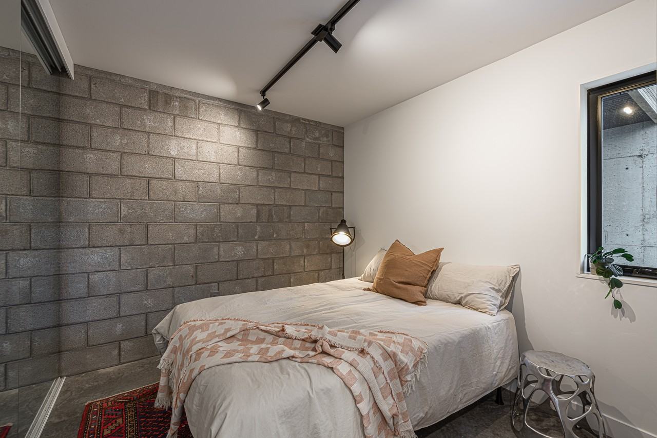 2398 Creighton St #1 - Photo 5 of 11
