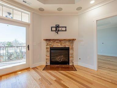 301 S Main St - Photo 3 of 30