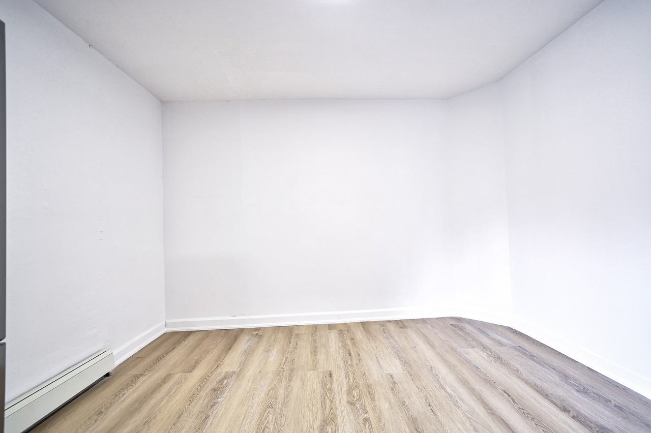 1046 Bathurst St - Photo 7 of 14