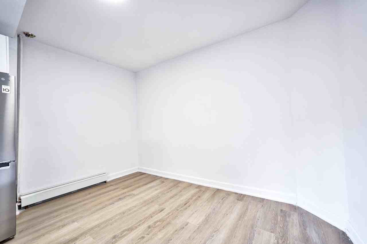 1046 Bathurst St - Photo 6 of 14