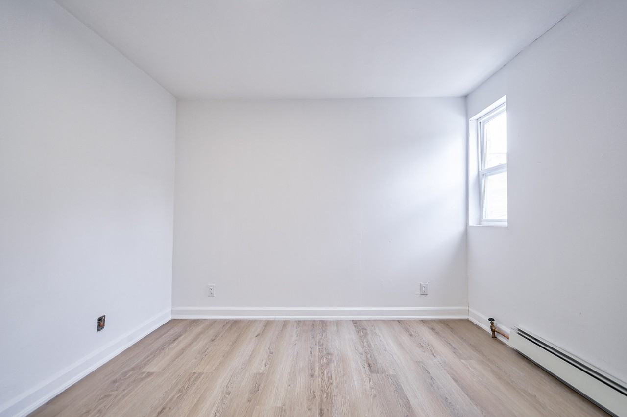 1046 Bathurst St - Photo 4 of 14