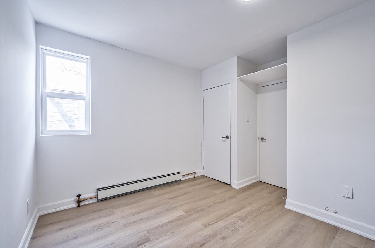 1046 Bathurst St - Photo 2 of 14