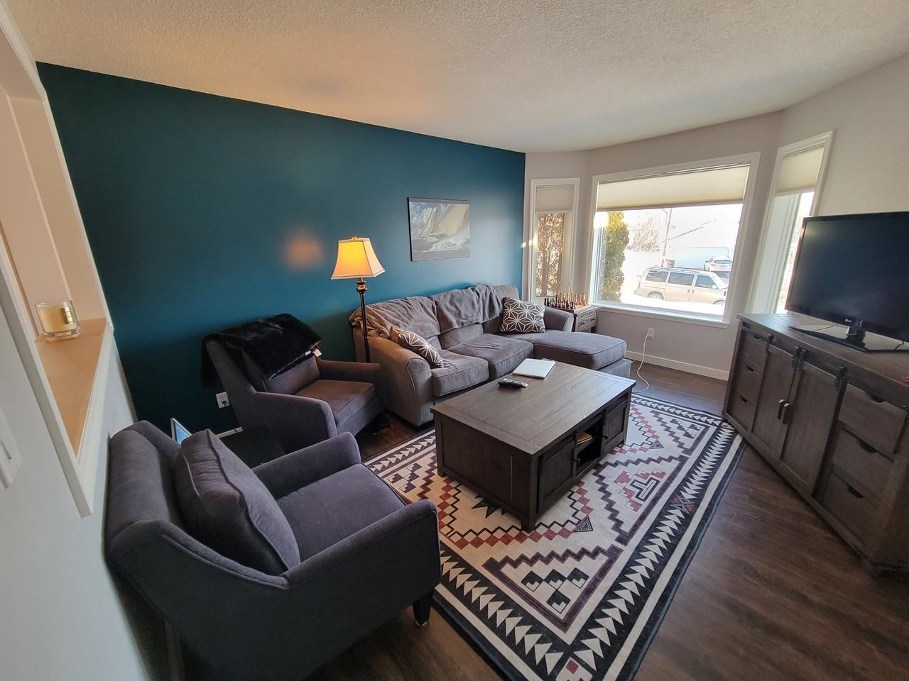 1921 6 St - Photo 3 of 41