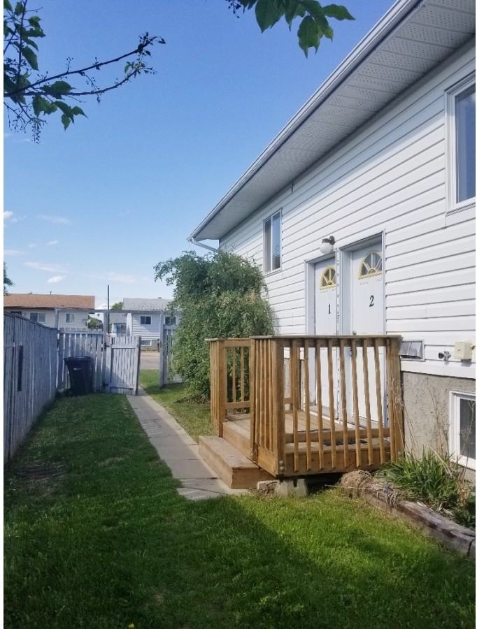 6017 52 Avenue Unit B - Photo 2 of 18