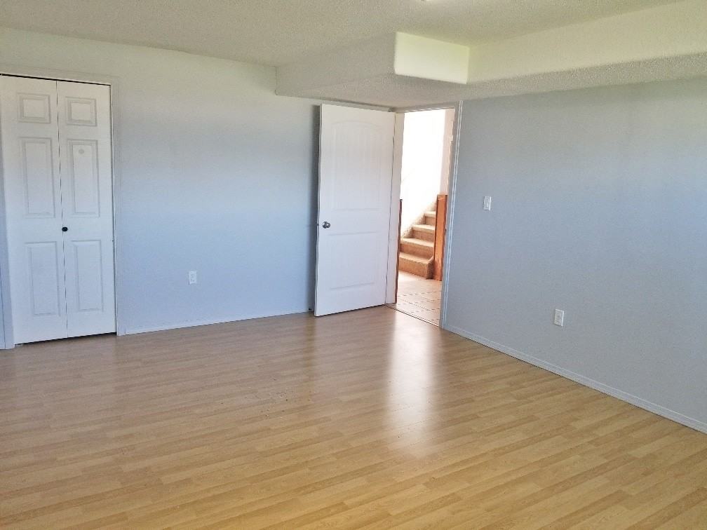 6017 52 Avenue Unit B - Photo 3 of 18