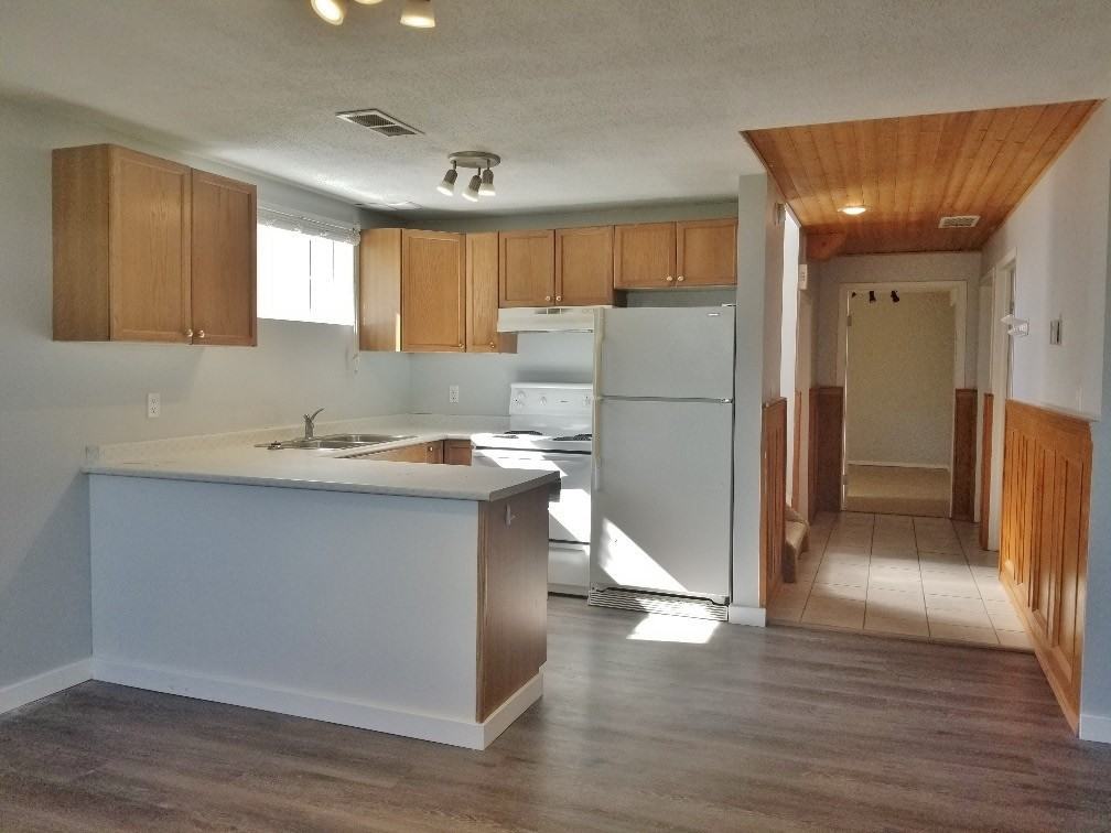 6017 52 Avenue Unit B - Photo 4 of 18
