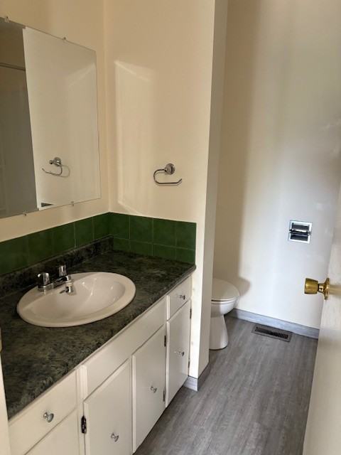 912 9 St - Photo 4 of 17