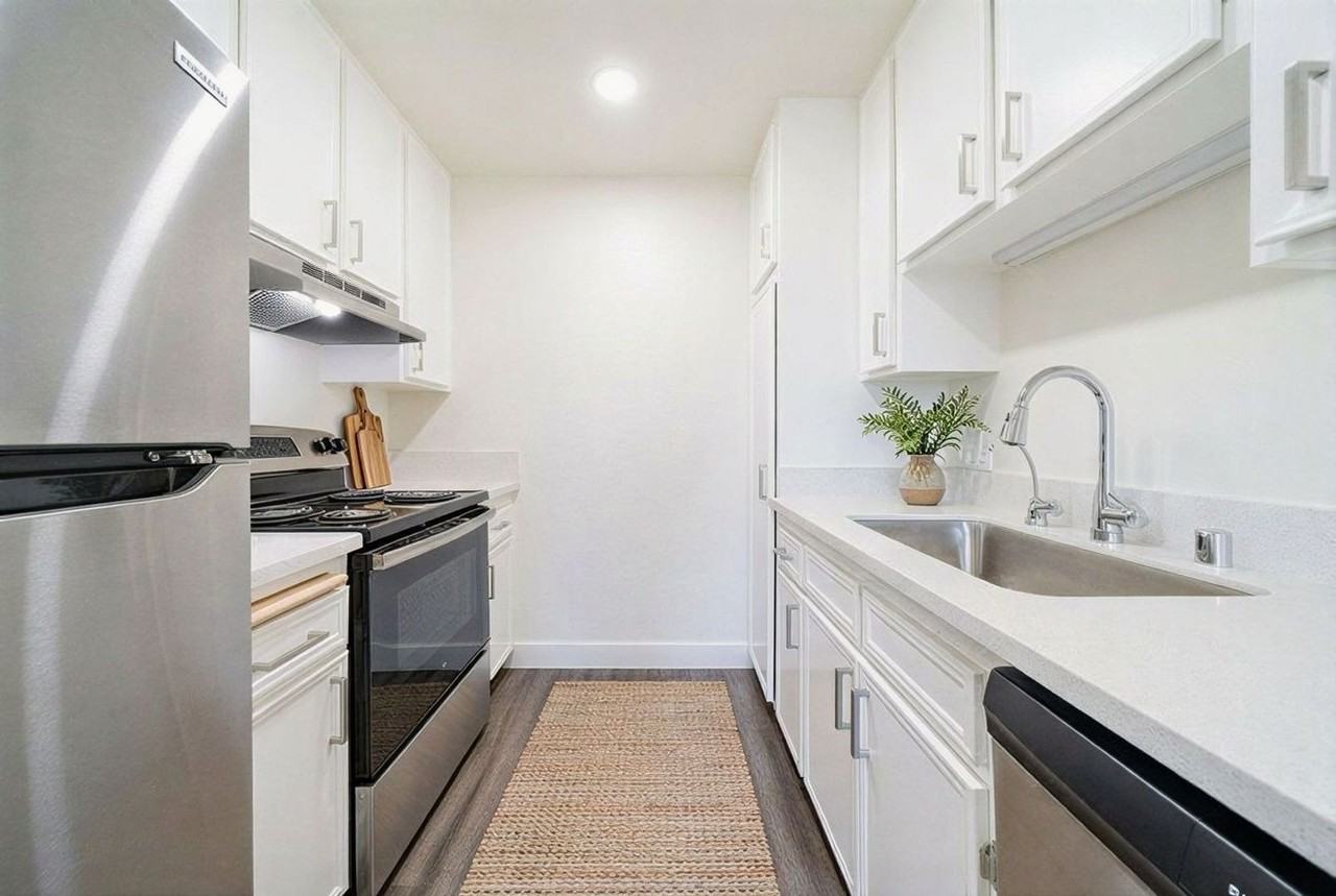 Your Vibrant New Home - Photo 3 of 36