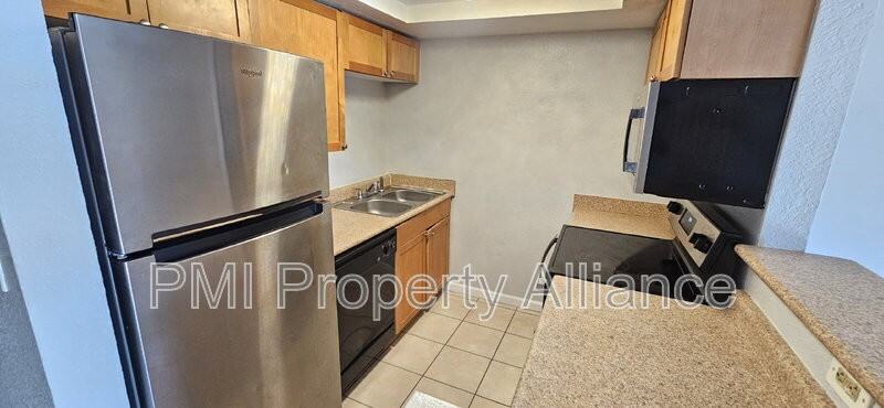 302 Lewfield Cir - Photo 2 of 12