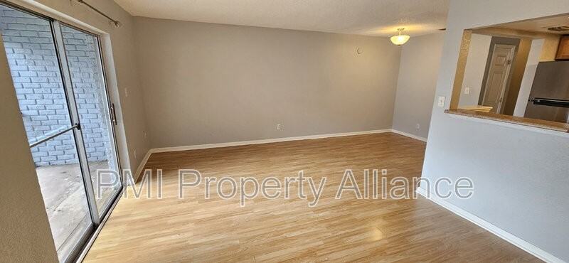 302 Lewfield Cir - Photo 3 of 12