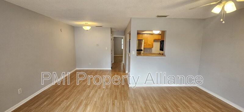 302 Lewfield Cir - Photo 4 of 12